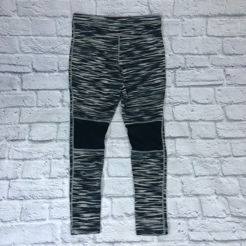 Nike Leggings Black/Gray. Zebra print. Size Small. Crop. Stretch - Picture 2 of 11